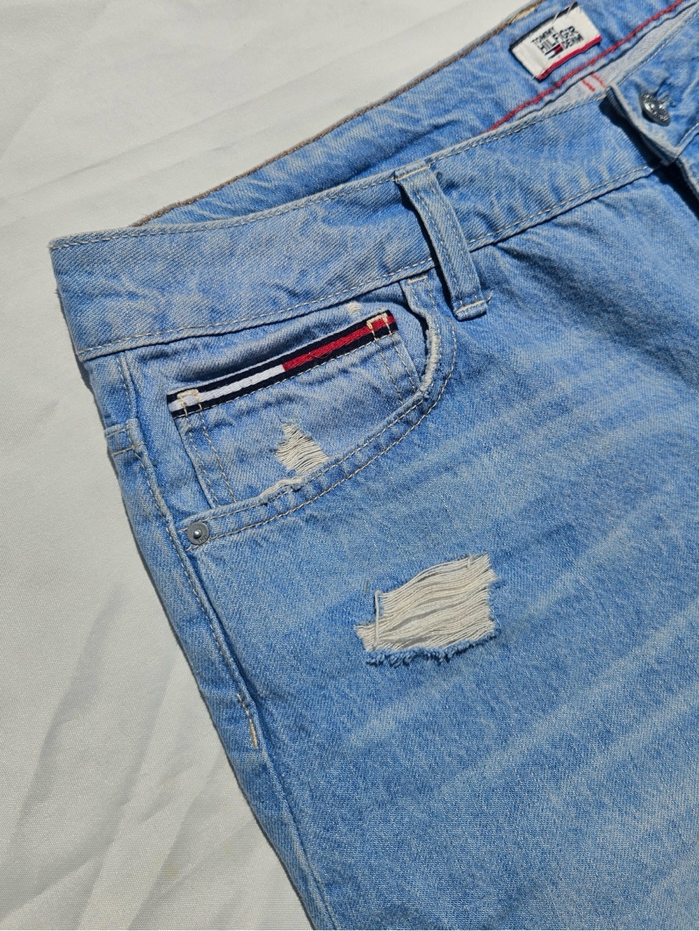 Tommy Hilfiger Women's Light Blue Denim Jeans with Embroidery Leg - Picture 4 of 16